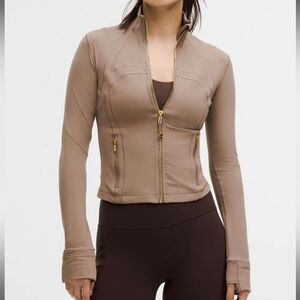 Lululemon define Taupetastic NWT